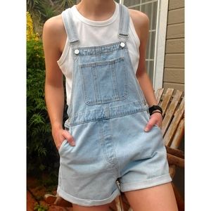 Shein light wash demin overall shorts - pocket front hem